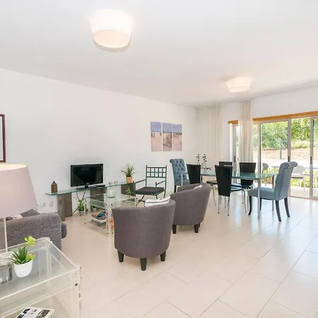 Comfortable And Friendly Apt With Pool, Terrace, Bbq, Aircon In Santa Luzia アパート タヴィラ