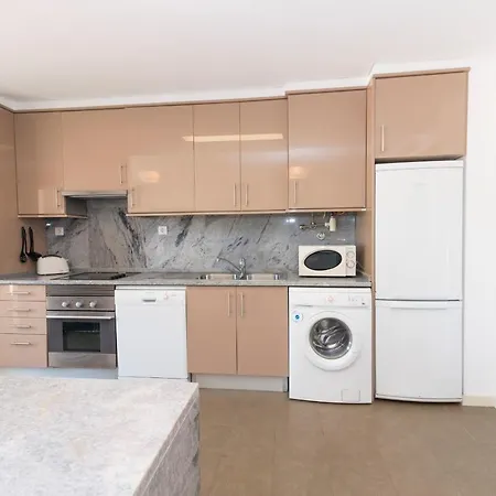 Comfortable And Friendly Apt With Pool, Terrace, Bbq, Aircon In Santa Luzia * タヴィラ
