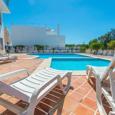 Comfortable And Friendly Apt With Pool, Terrace, Bbq, Aircon In Santa Luzia * タヴィラ