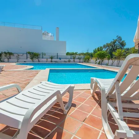 Comfortable And Friendly Apt With Pool, Terrace, Bbq, Aircon In Santa Luzia *