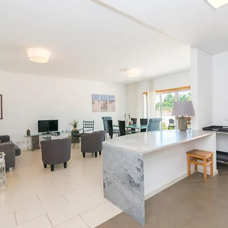 Comfortable And Friendly Apt With Pool, Terrace, Bbq, Aircon In Santa Luzia
